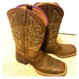 Women’s Ariat boots size 9.5 -OFFERS ACCEPTED